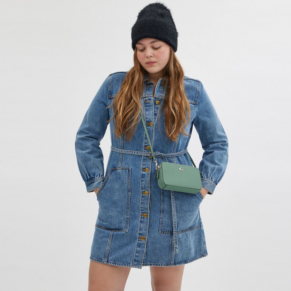 COACH®,SAC PORTÉ-CROISÉ KIRA,Cuir galet poli,Argent/Aigue-marine