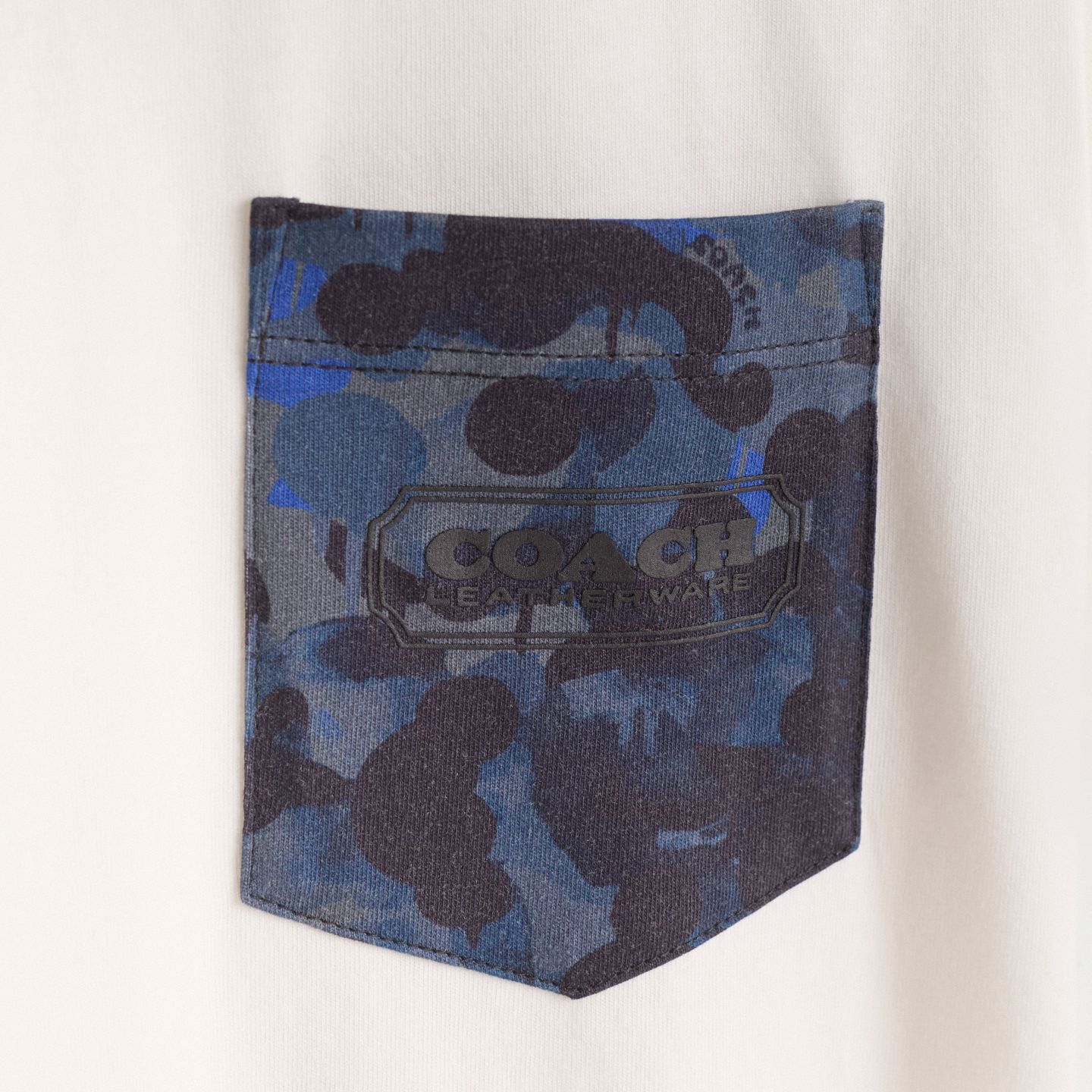 Мужская футболка Coach Restored Solid Camo Printed Pocket, цвет: Белый — фото 3