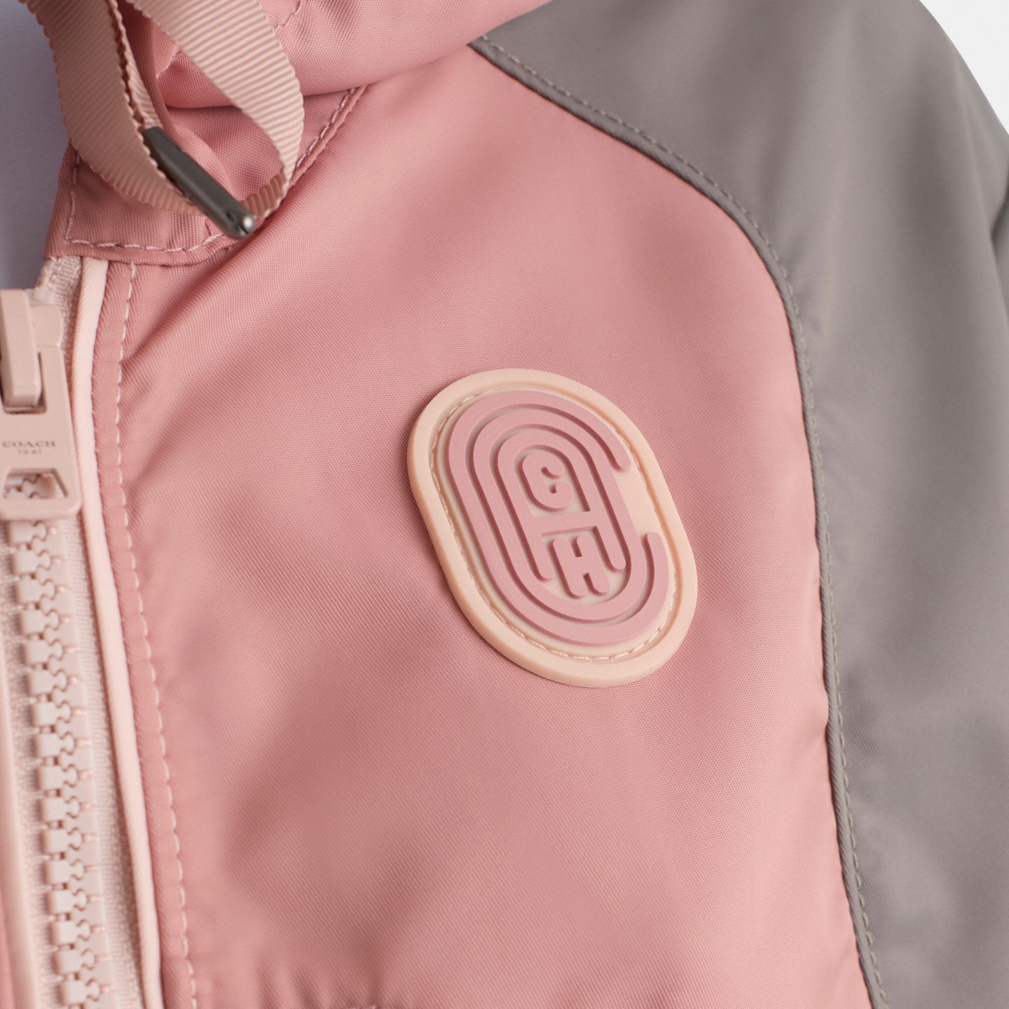 Женская куртка Coach Restored Western Windbreaker, цвет: Розовый разноцветный — фото 3
