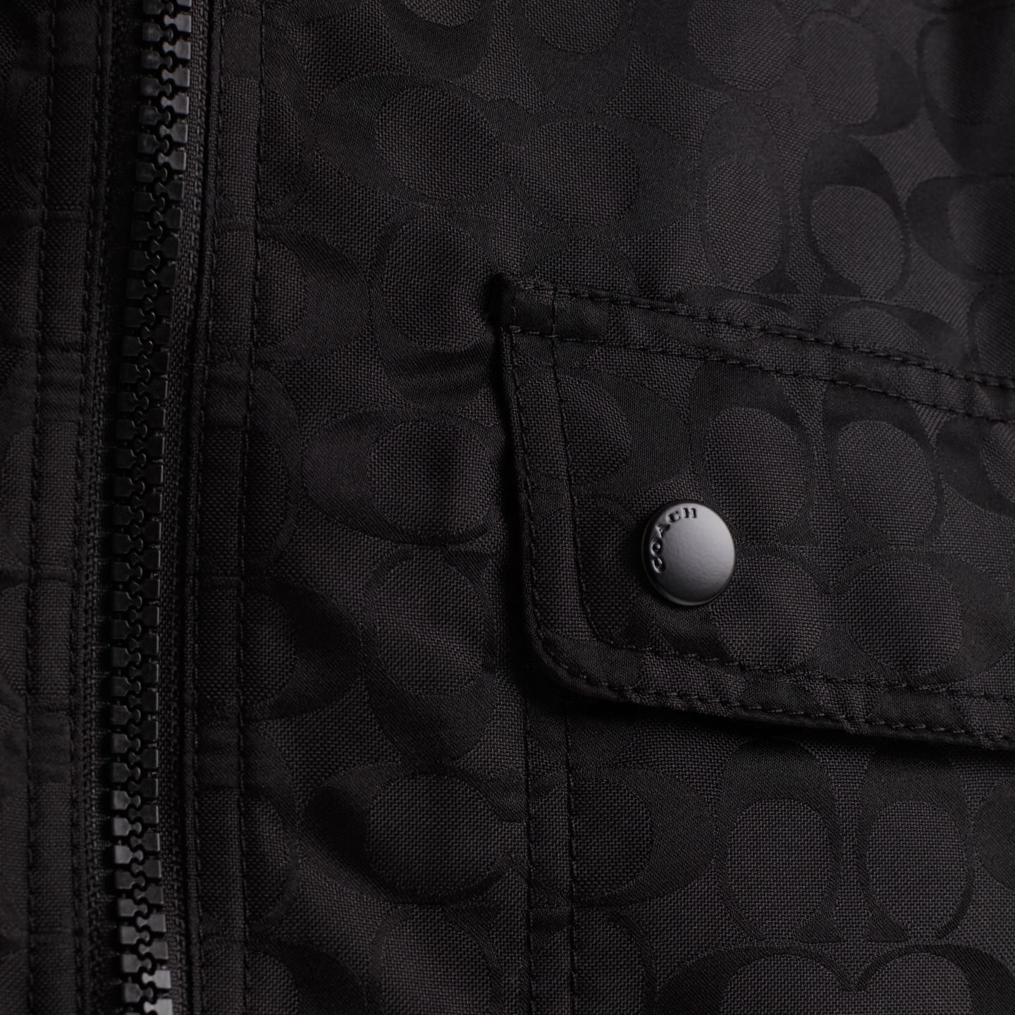 Мужская куртка Coach Restored Signature Windbreaker, цвет: Чёрный — фото 3