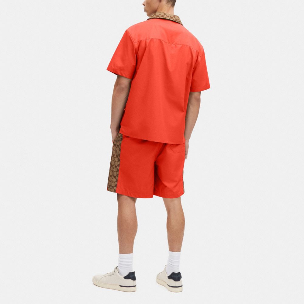 COACH®,シグネチャー カラーブロック ドローストリング ショーツ,トップス&パンツ,ｶｰｷ/ﾚｯﾄﾞ ﾏﾙﾁ