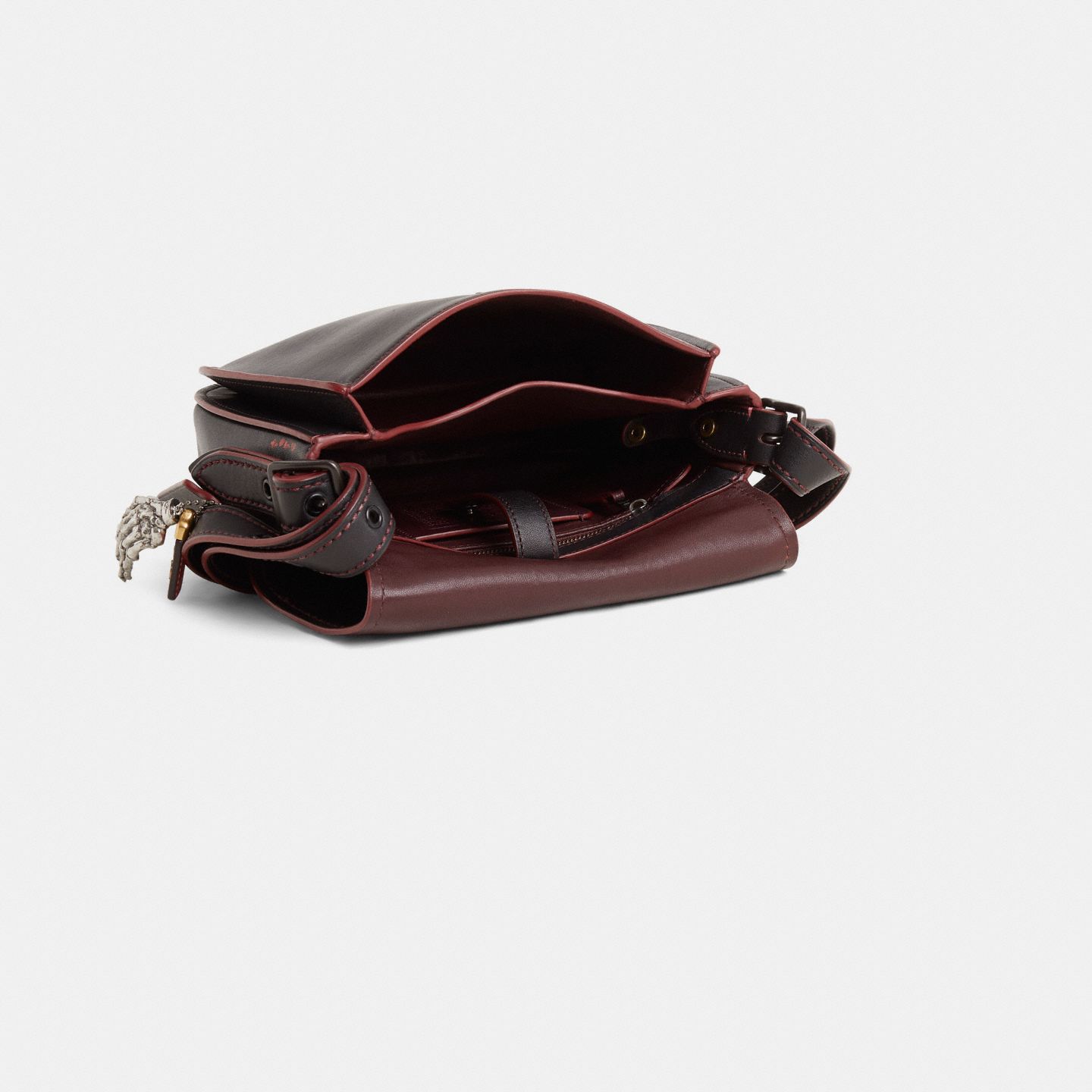 Женская сумка Coach Custom Saddle 23, цвет: Чёрный / Тёмно-бордовый — фото 3