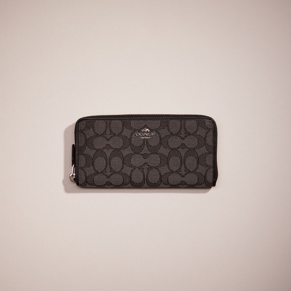 Accordion zip wallet in signature jacquard hotsell