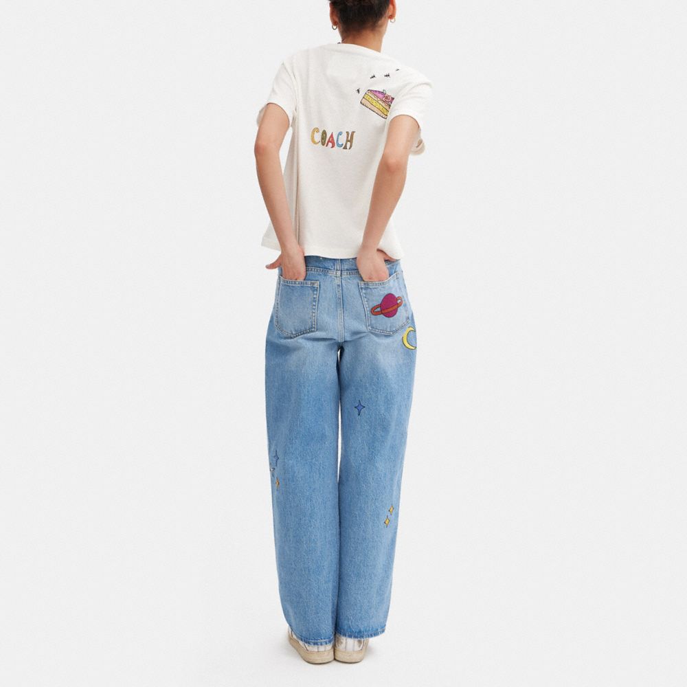 公式】COACH – コーチ | 【COACH X OBSERVED BY US】Tシャツ