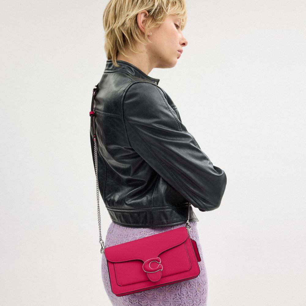 Shop Coach Tabby Clutch Mit Kette In Pink