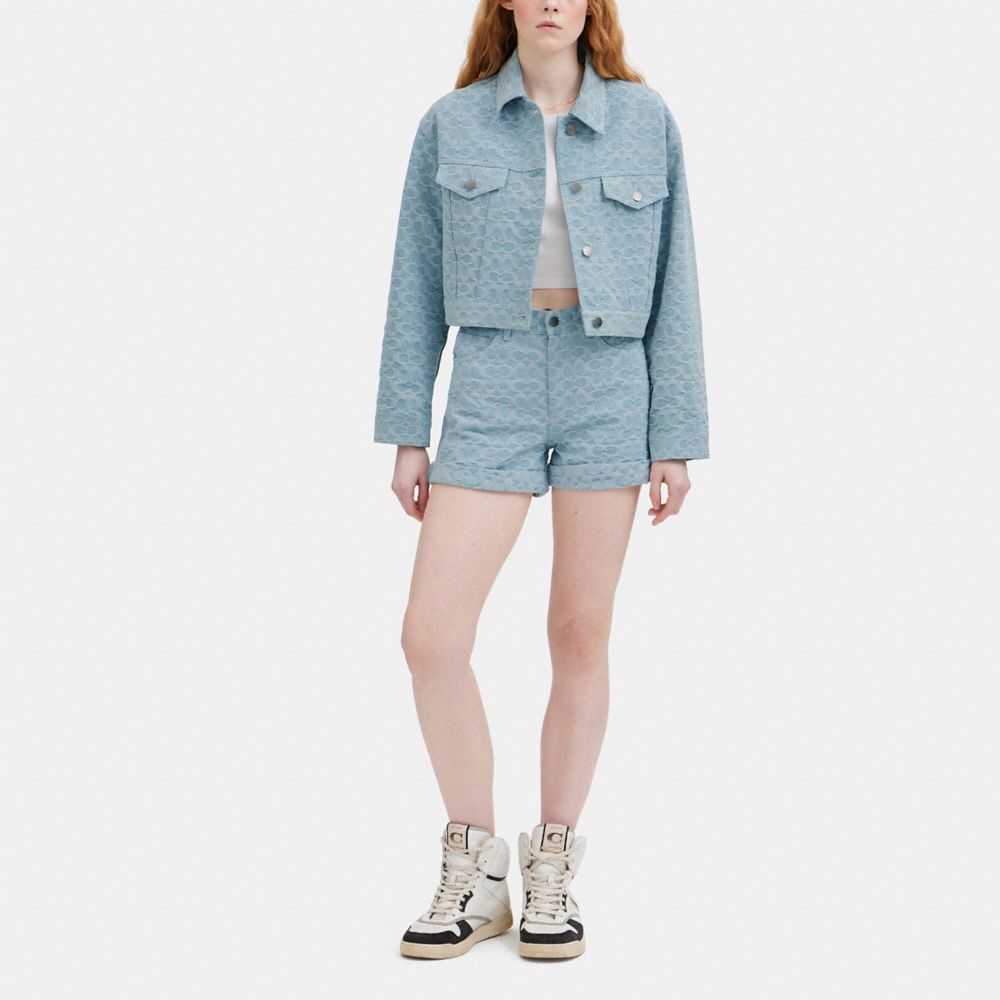 COACH®,SHORT DENIM EXCLUSIF,Denim rétro,Bleu Signature,Scale View