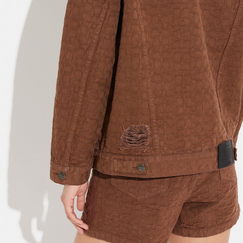 大人可愛いカラー♪【Coach】シグネチャー デニムジャケット COACH OUTLET｜【公式】シグネチャー デニム ジャケット