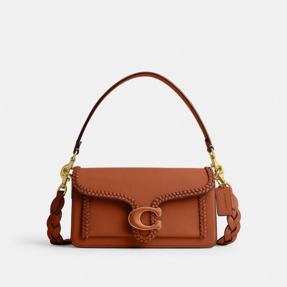 COACH®,SAC ÉPAULE TABBY 26 AVEC ÉLÉMENTS TRESSÉS,Cuir galet poli,Laiton/Ambre polie,Front View