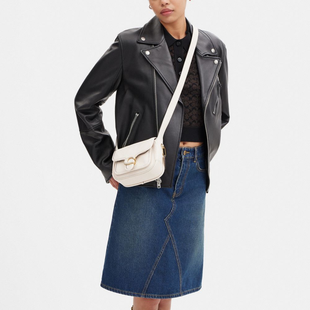 即発送!コーチ ブティックライン タビー メッセンジャー 19 Amazon.com: Coach Polished Pebble Tabby Messenger 19, Black