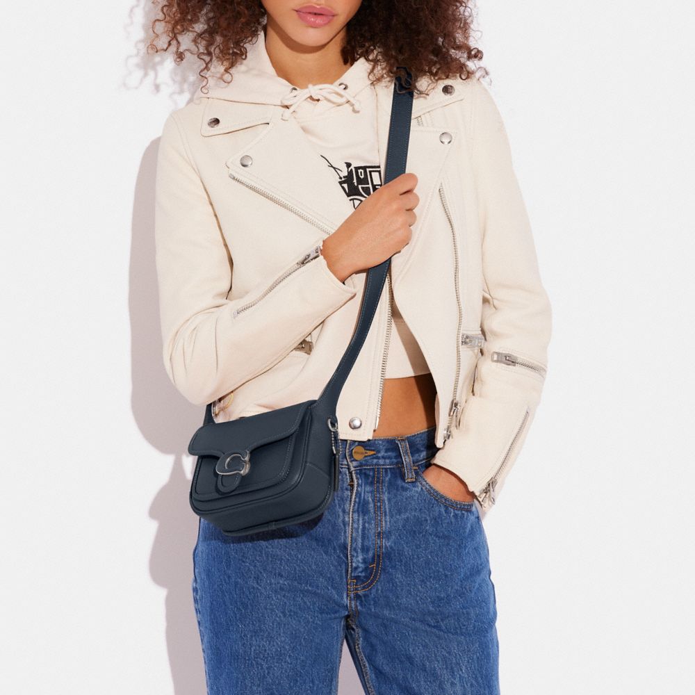 COACH®,Tabby Messenger 19,Calfskin Leather,Leather,Crossbody,Logo,Metal,Gold Metal,Casual,,Detail View