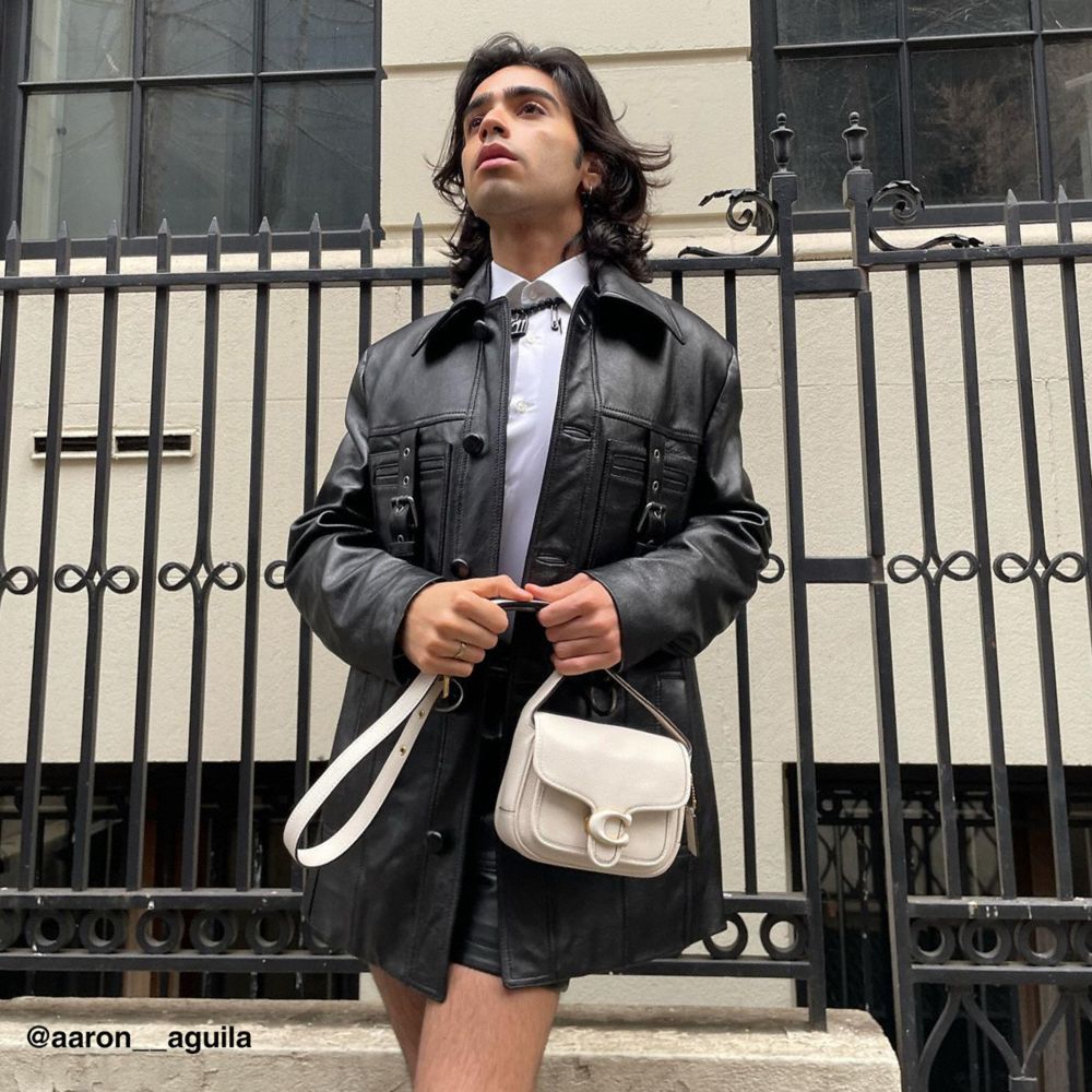 COACH®,Tabby Messenger 19,Calfskin Leather,Leather,Crossbody,Logo,Adjustable,Brass,Casual,,Detail View