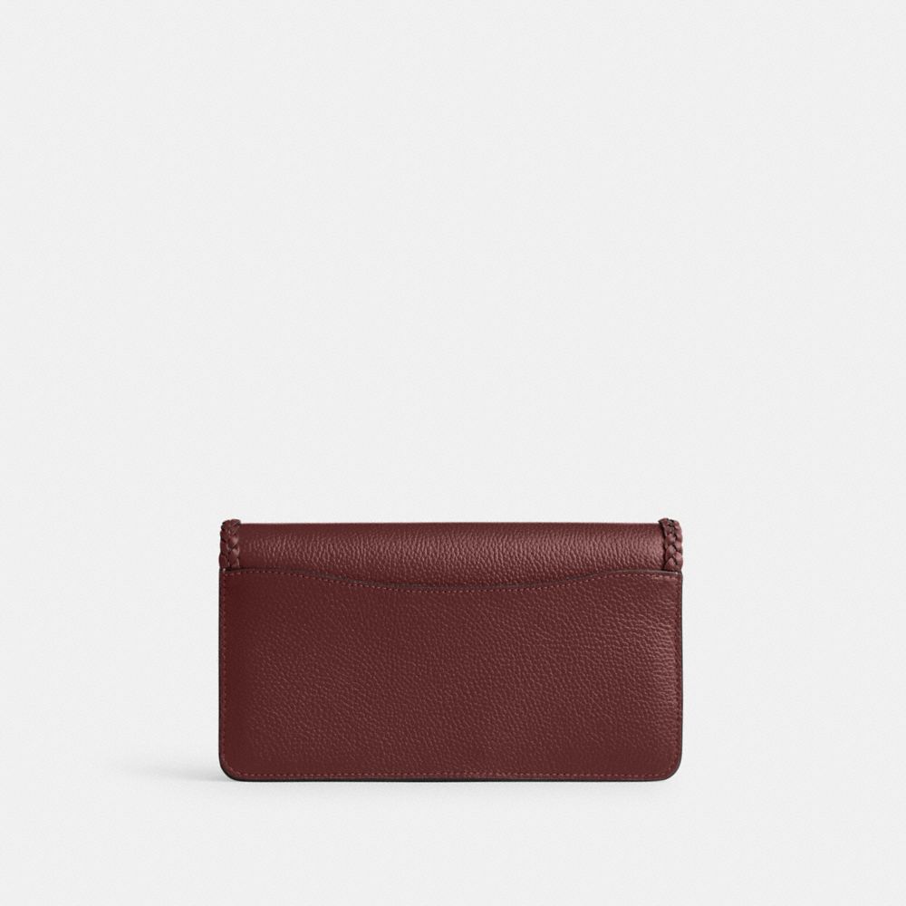 COACH®,POCHETTE TABBY À CHAÎNE AVEC ÉLÉMENT TRESSÉ,Cuir galet poli,Laiton/Rouge vin,Back View
