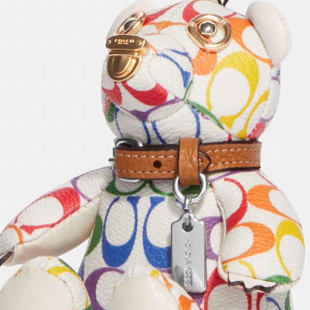 COACH®,BRELOQUE DE SAC OURS EN TOILE SIGNATURE ARC-EN-CIEL,PVC,Argent/Craie multi,Detail View