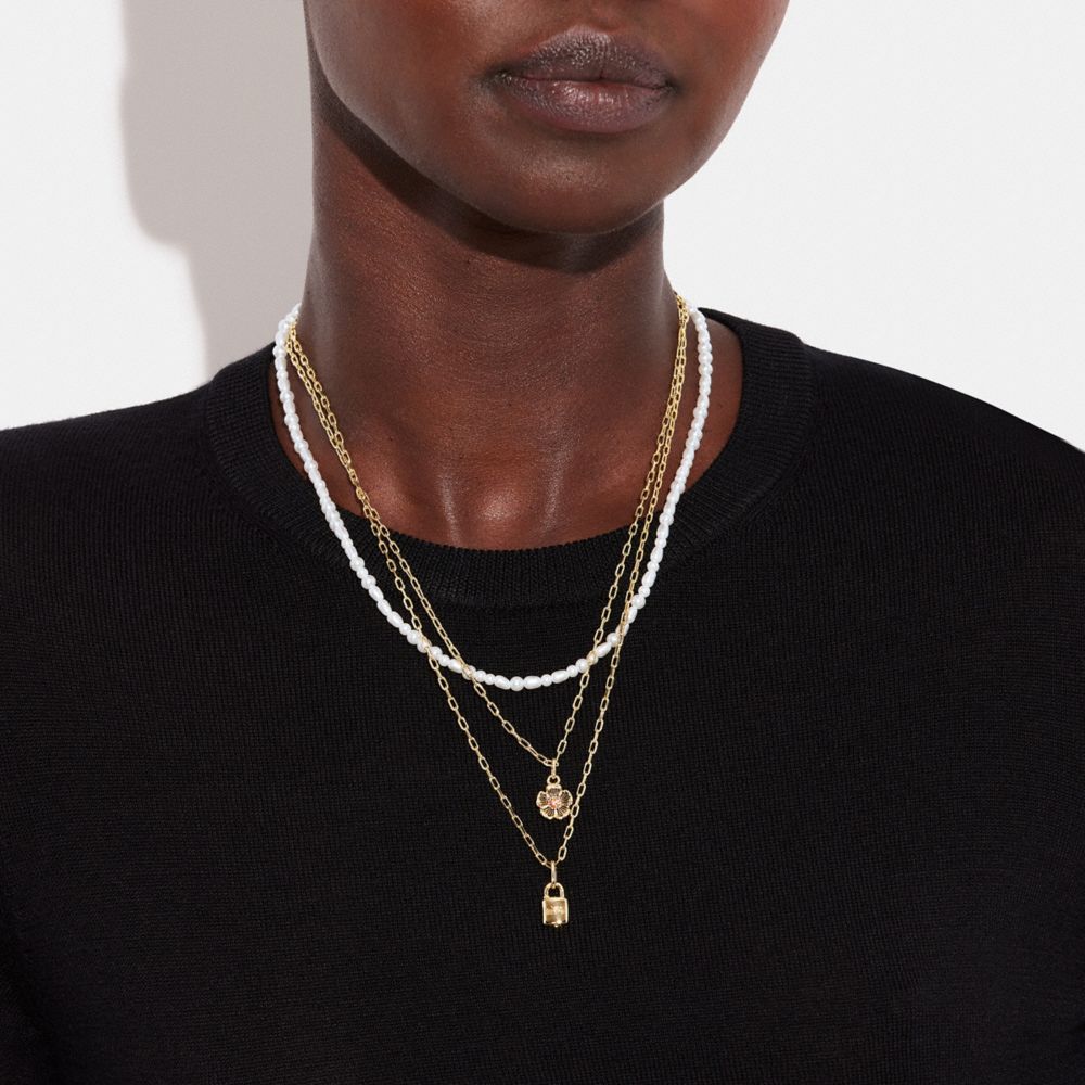 COACH®,COLLIER SUPERPOSÉ ROSE THÉ ET PERLE,Or/Perle,Detail View