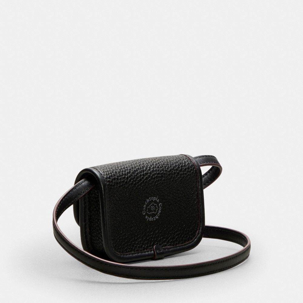 COACH®,Wavy Wallet In Coachtopia Leather,Acrylic,Leather,Crossbody,Plastic,Casual,Black,Angle View