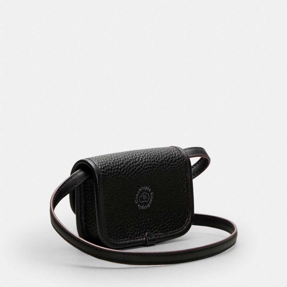 COACH®,Wavy Wallet In Coachtopia Leather,Leather,Acrylic,Crossbody,Plastic,Casual,Black,Angle View