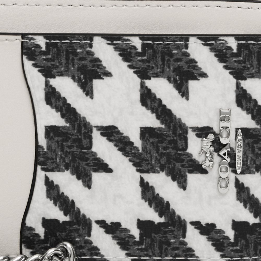 COACH®,ÉTUI-CARTES À ZIP AVEC IMPRIMÉ PIED-DE-POULE,Accessoires de fantaisie imprimé,Argent/Crème/Noir,Closer View