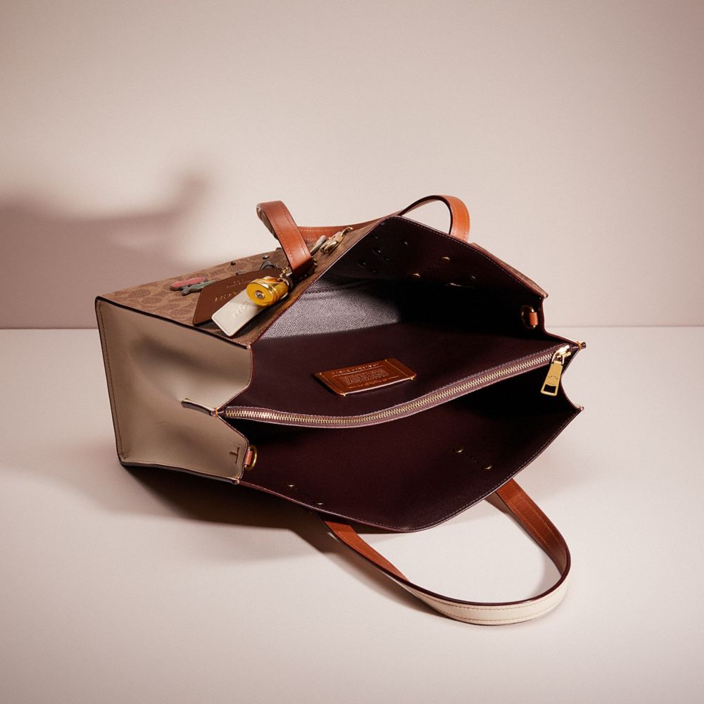 COACH®,【UPCRAFTED】チャーリー キャリーオール・シグネチャー キャンバス,