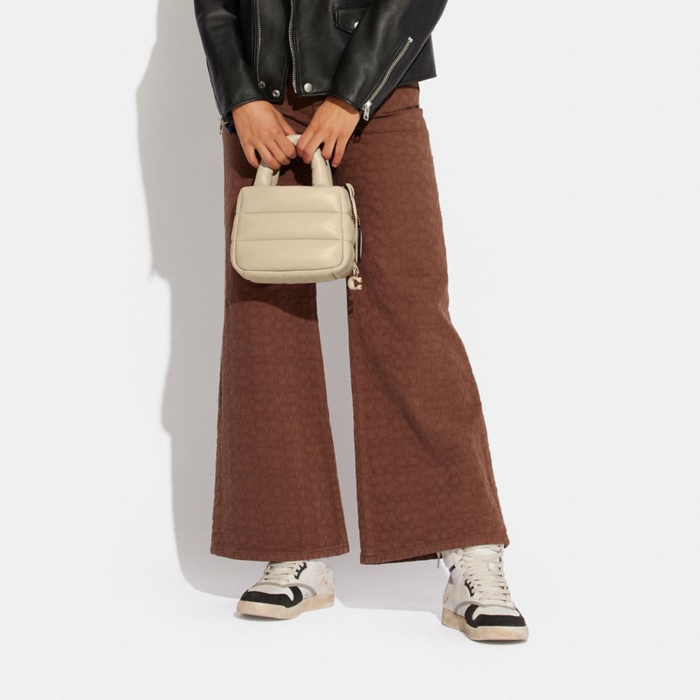COACH®,MINI CABAS PILLOW,Cuir nappa,Laiton/Ivoire,Detail View