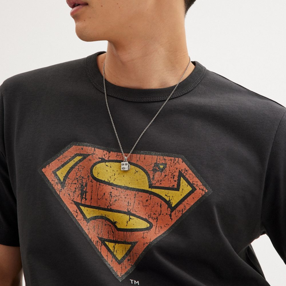 公式】COACH – コーチ | 【COACH X DC SUPERMAN】 Tシャツ | トップス ...