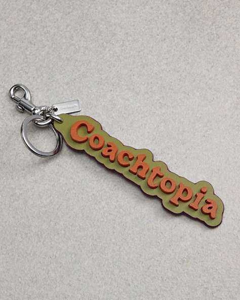 COACH®,Breloque de sac Coachtopia en cuir Coachtopia,Cuir Coachtopia,Vert olive multi,Front View