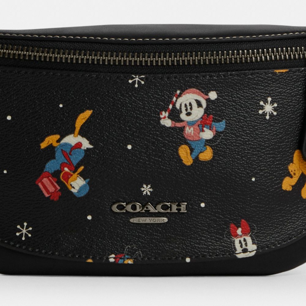 公式】コーチアウトレット | 【DISNEY X COACH】ワーレン ミニ ベルト