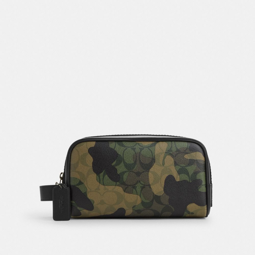 COACH®,PETITE TROUSSE DE VOYAGE EN TOILE EXCLUSIVE AVEC MOTIF CAMOUFLAGE,La toile enduite Signature de Coach,Bronze industriel/Vert multi,Front View