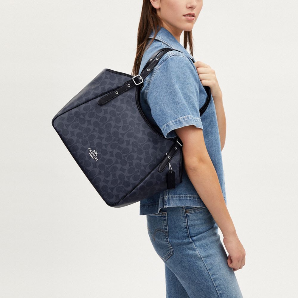 COACH®,PORTÉ-ÉPAULE MEADOW EN TOILE SIGNATURE,Tissu en toile exclusif,Sv/Denim/Bleu marine minuit,Detail View