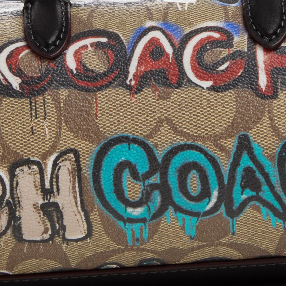 限定コラボCoach X Mint + Serf Lacey Crossbody CM094 NWT Coach X Mint + Serf Lacey Crossbody In Signature Canvas