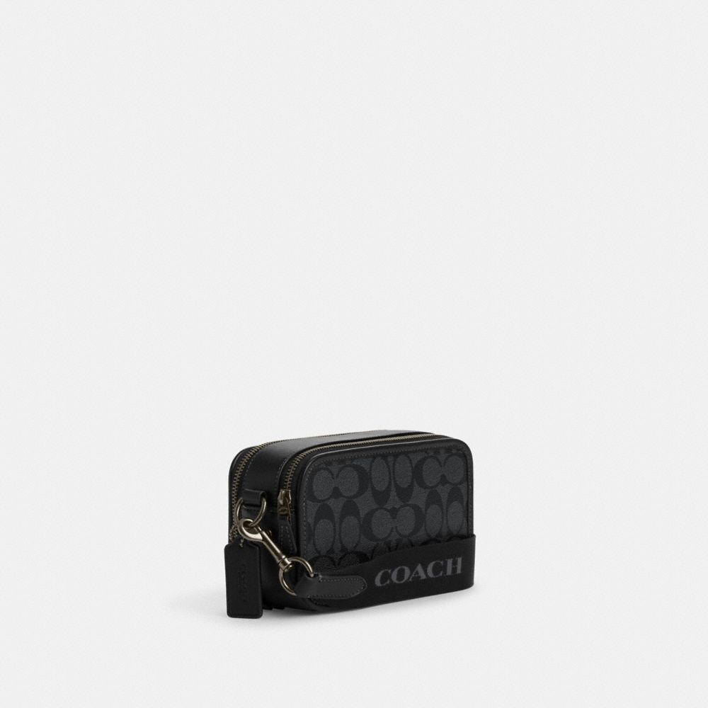 COACH®,PORTÉ-CROISÉ WYATT EN TOILE SIGNATURE,pvc,Bronze industriel/Anthracite/Noir,Angle View