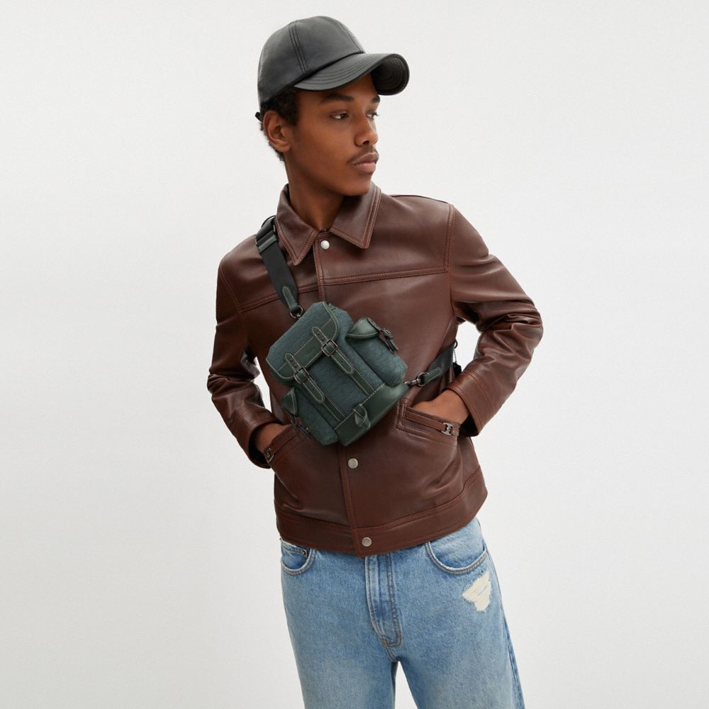 COACH®,SAC À DOS HITCH 13 EN JACQUARD MICRO SIGNATURE,Tissu jacquard exclusif,Vert Amazone,Detail View