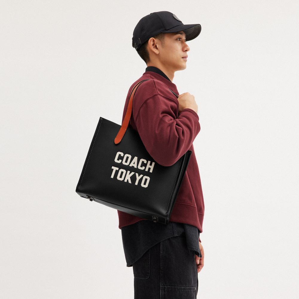 【COACH】リレー トート バッグ 34・カモ プリント 公式】COACH – コーチ | リレー トート 34・コーチ グラフィック