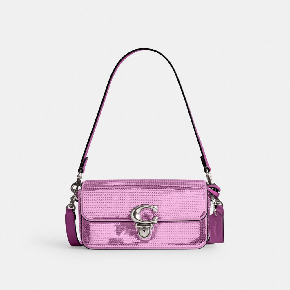 COACH®,SAC BAGUETTE STUDIO AVEC SEQUINS,Cuir de veau,Argent/Magenta sombre,Front View