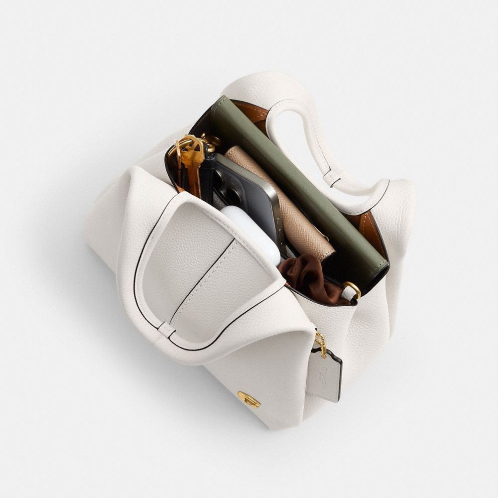 Женские сумки Coach Lana Shoulder Bag 23 — фото 3