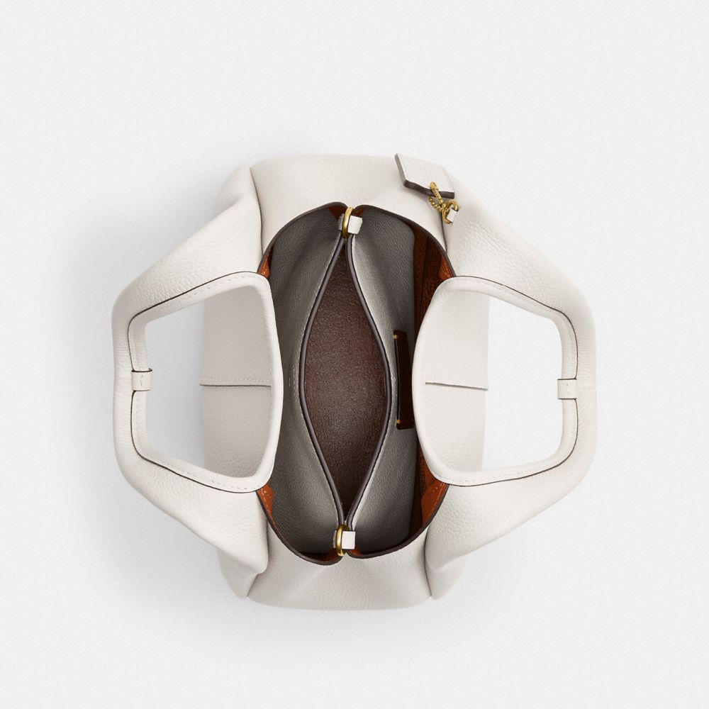 Женские сумки Coach Lana Shoulder Bag 23 — фото 4