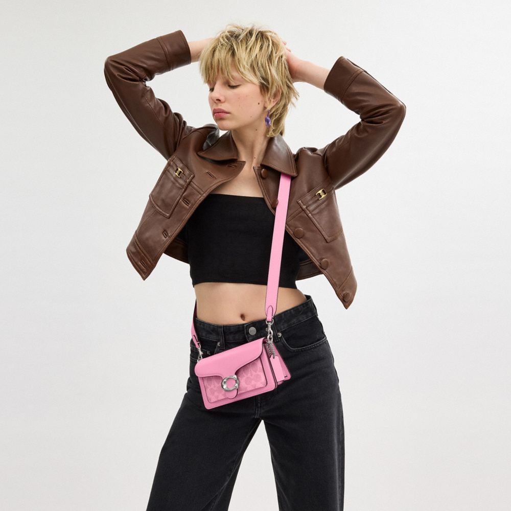 COACH®,PORTÉ-ÉPAULE TABBY 20 EN TOILE SIGNATURE,Toile enduite,Argent/Rose vif