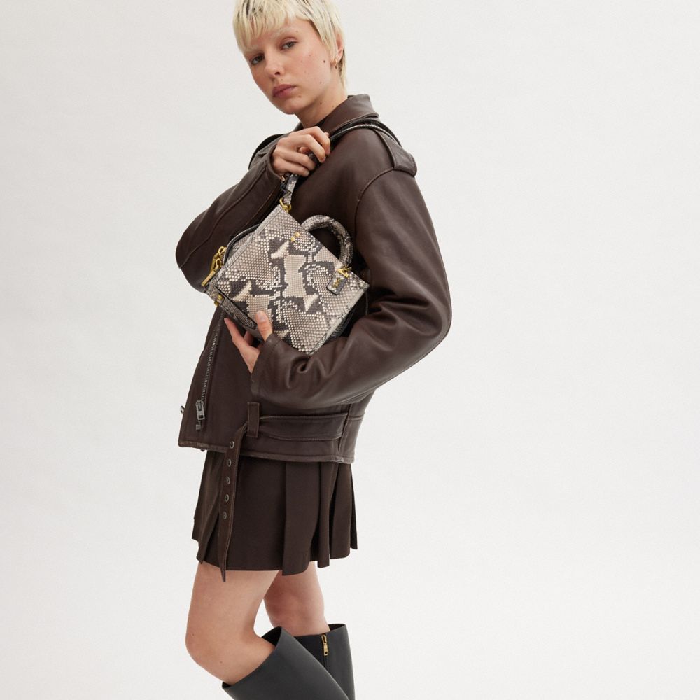 バッグ Coach Python Leather Pocket Toto Bag COACH® | Rogue 20 In Python