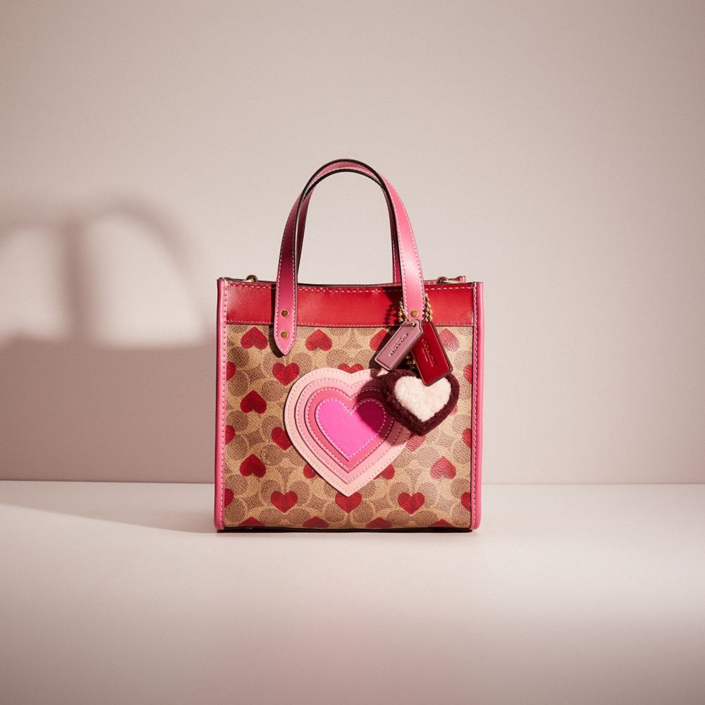 Coach Field Tote 22 in Signature Canvas with Heart Print