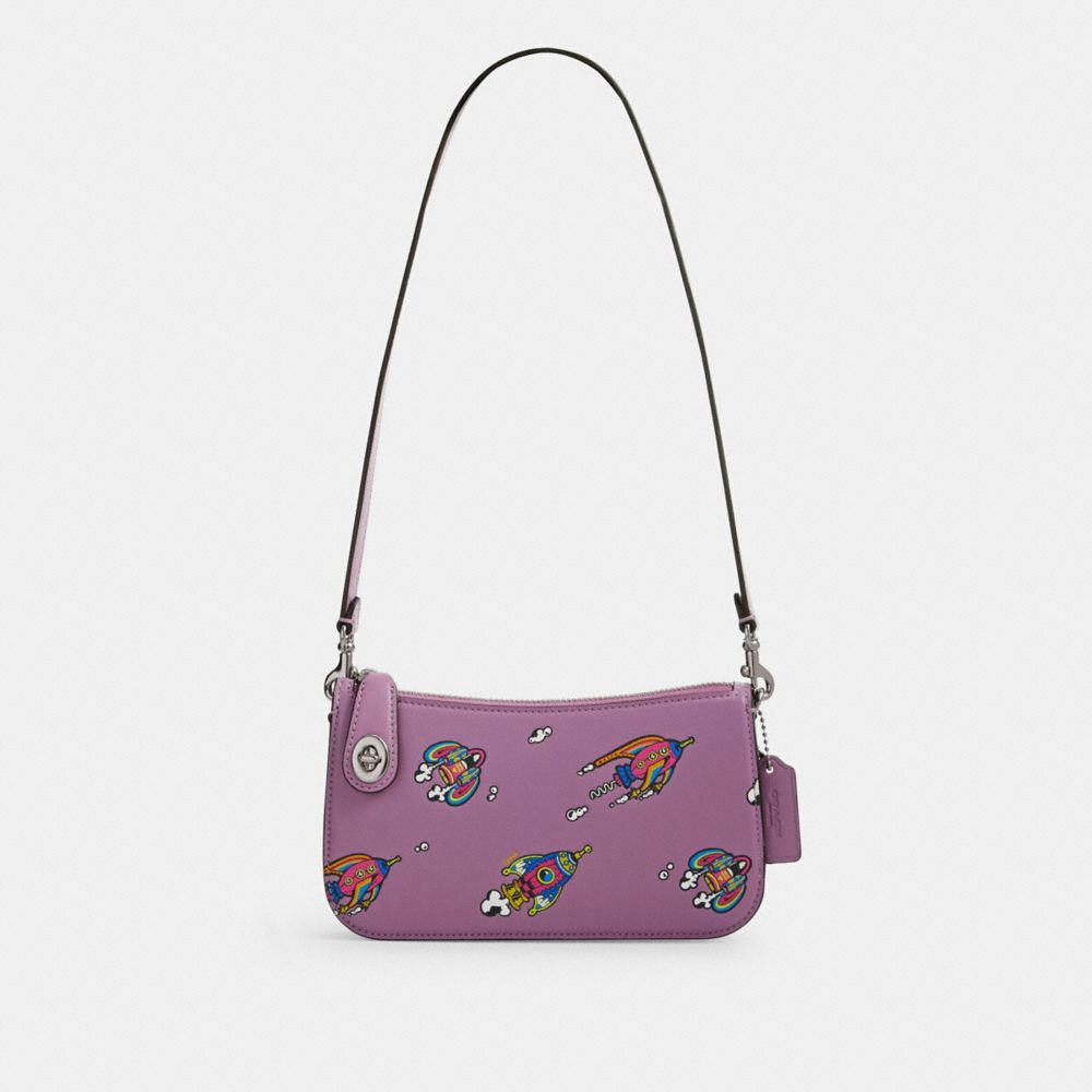 Bolso de hombro Cosmic Penn con estampado de cohetes de Coach