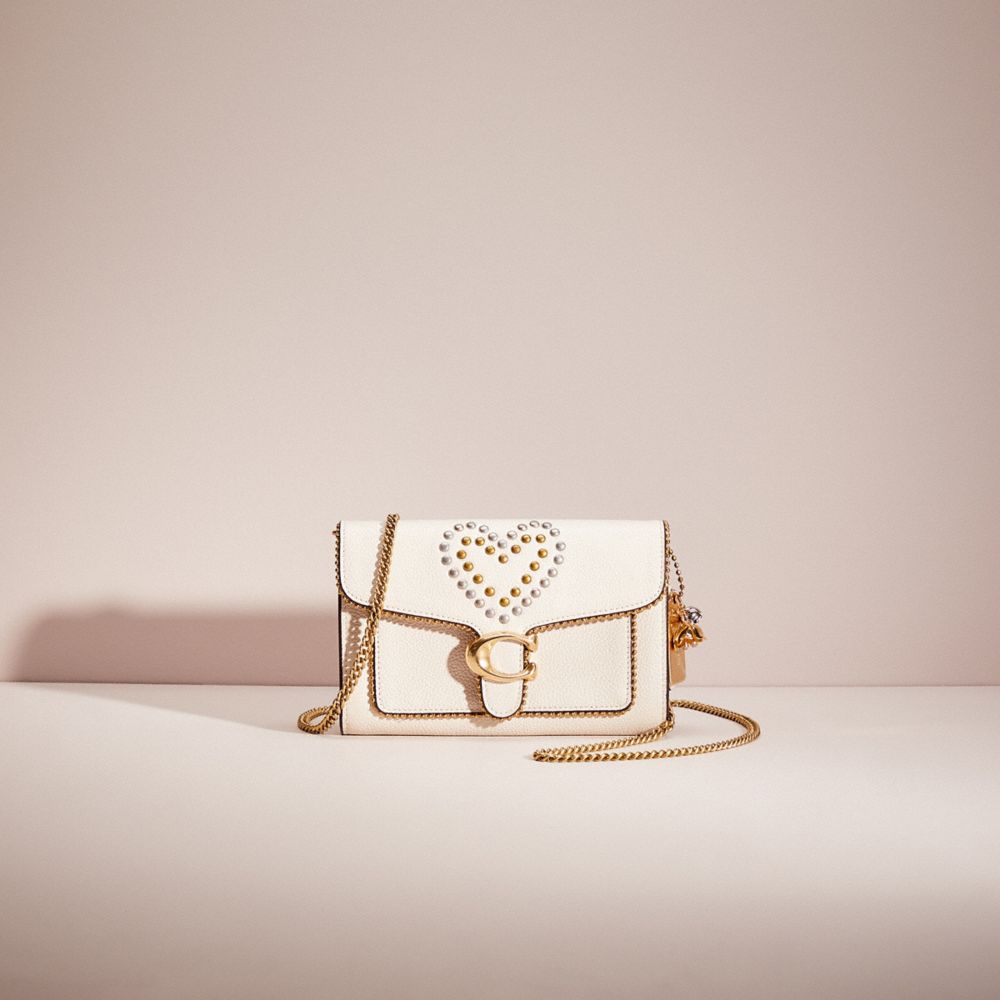 Coach tabby discount chain clutch white