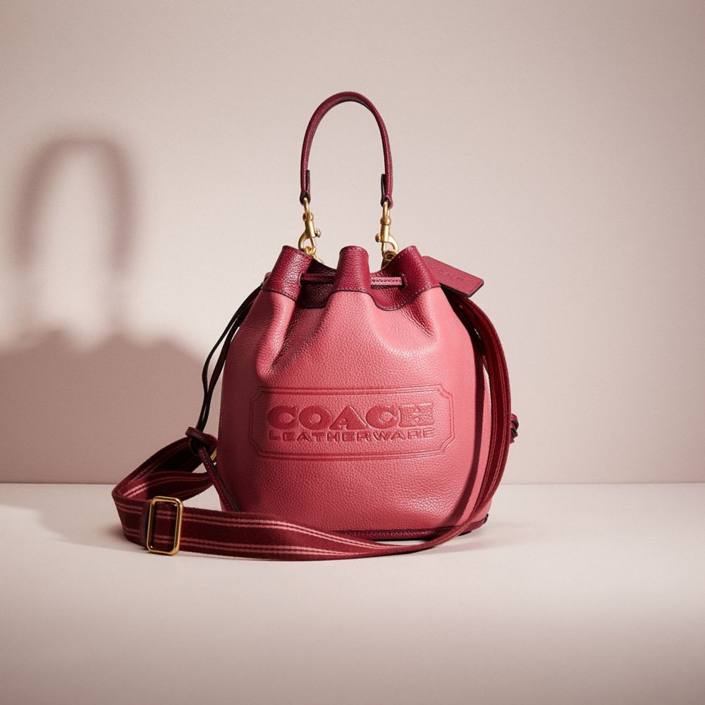 COACH FIELD BUCKET BAG WITH COLORBLOCK QUILTING AND COACH BADGE –