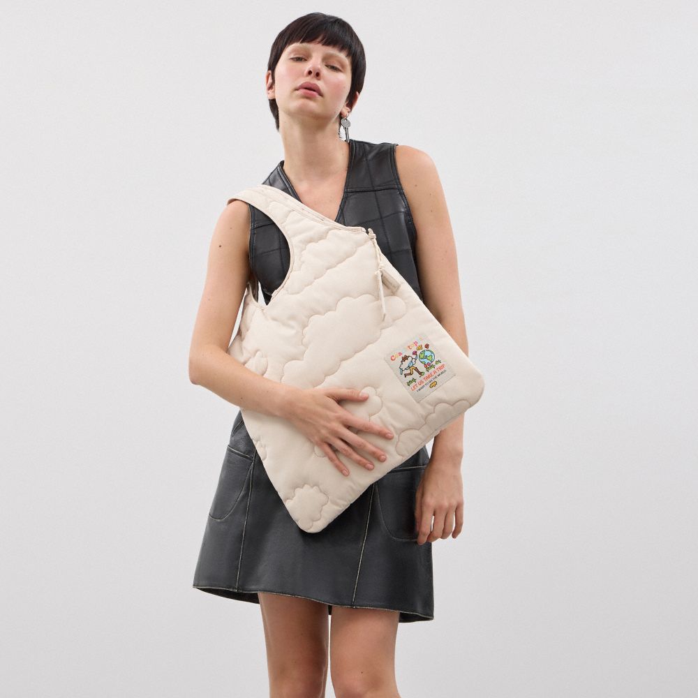 Coach Topia Loop Gesteppte Wolken Tote In White