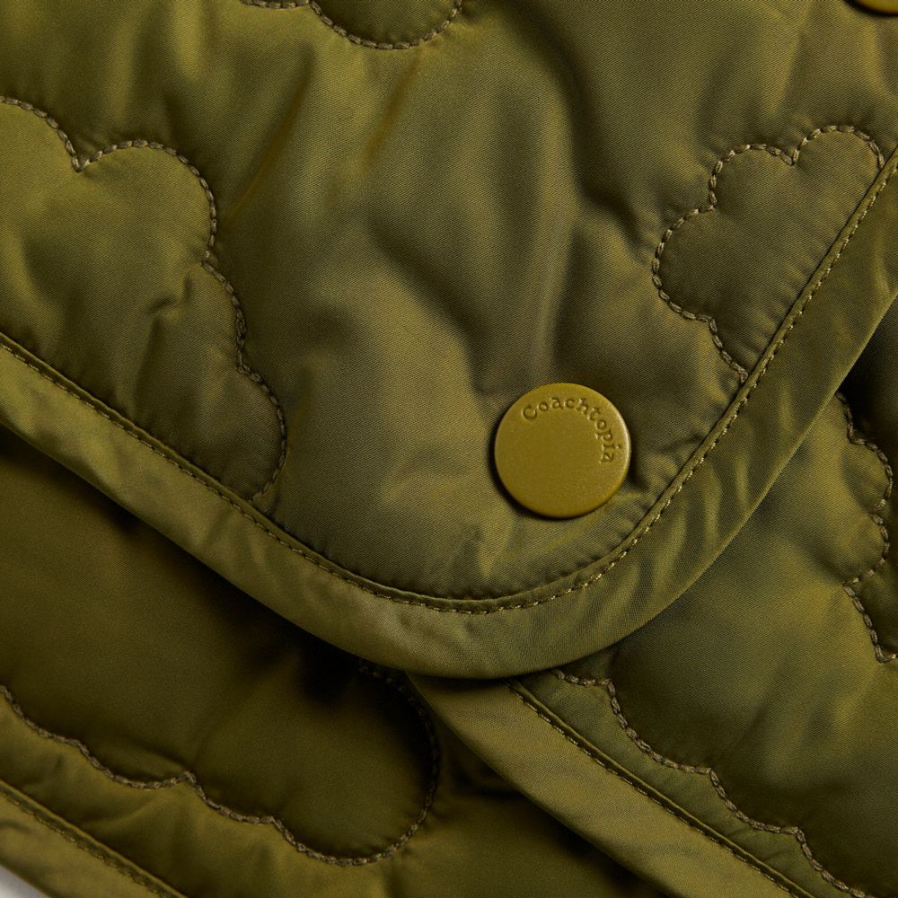 COACH®,Jupe matelassée en nuage à boucle Coachtopia,Polyester recyclé,Coachtopia Loop,Vert olive,Closer View