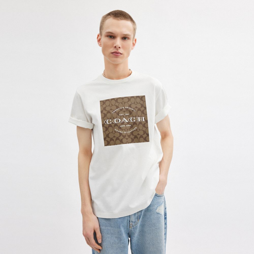 COACH®,T-SHIRT CARRÉ SIGNATURE EN COTON BIOLOGIQUE,Coton,Blanc,Scale View