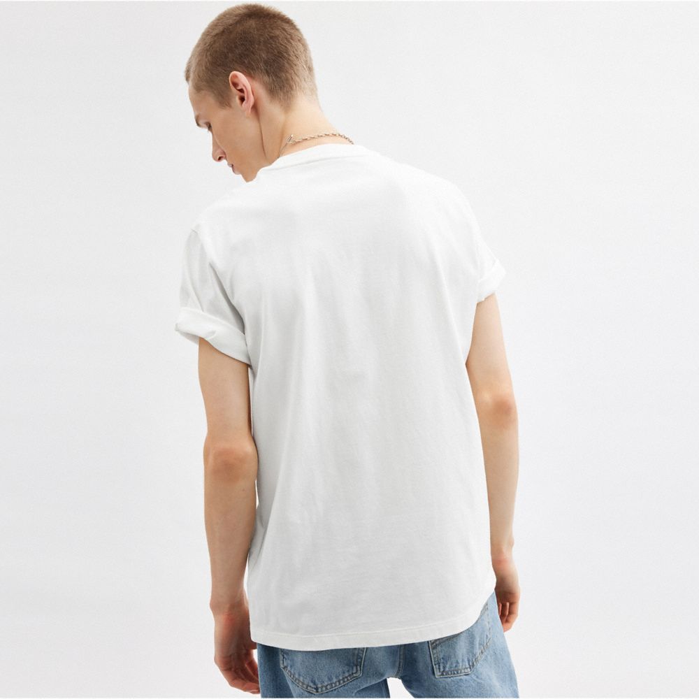 COACH®,T-SHIRT CARRÉ SIGNATURE EN COTON BIOLOGIQUE,Coton,Blanc,Scale View