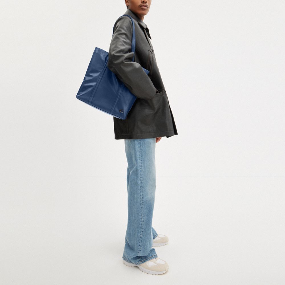 COACH®,CABAS HALL 33,Cuir,Bleu Profond,Detail View