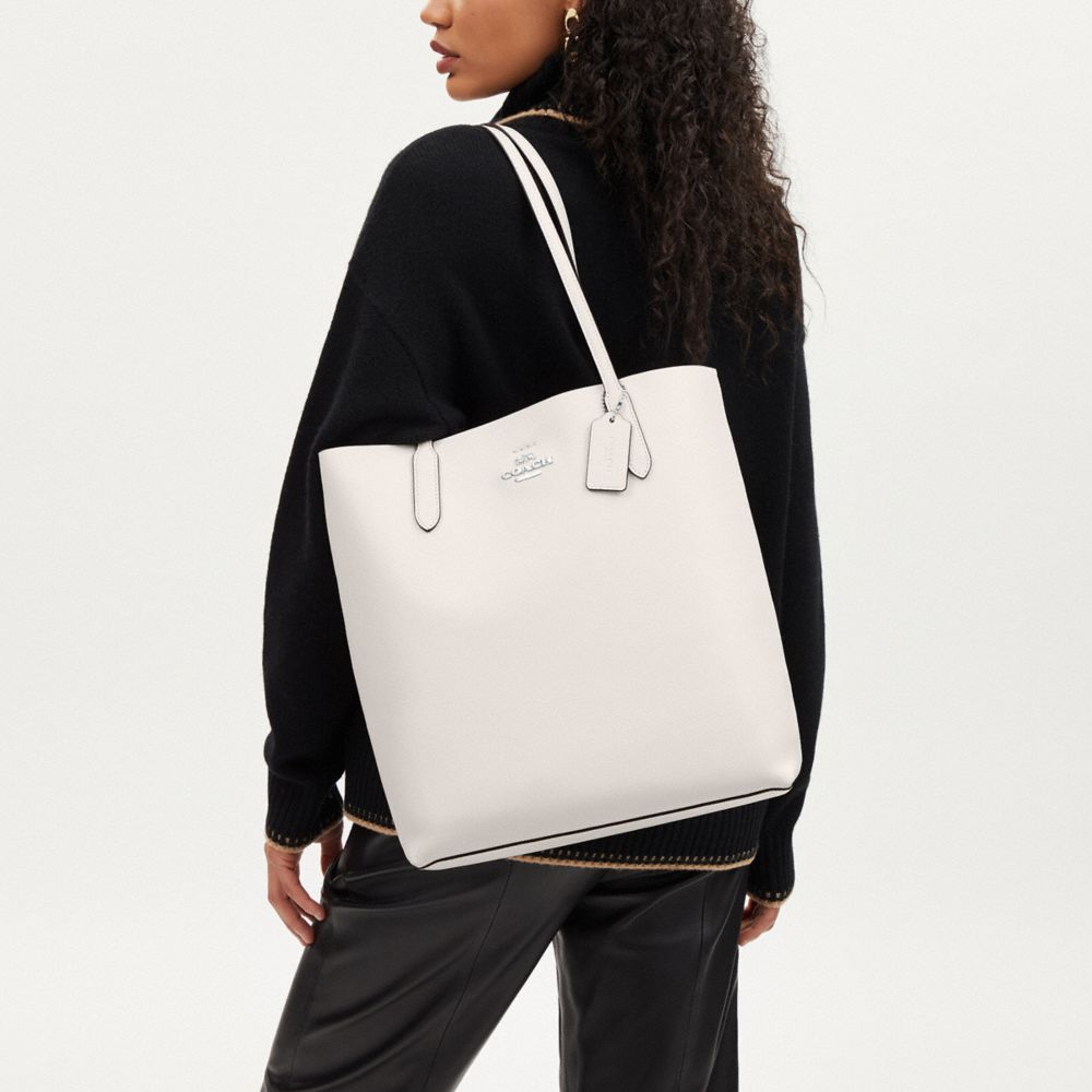 COACH®,CABAS THEA,Cuir galet,Argent/Craie,Detail View