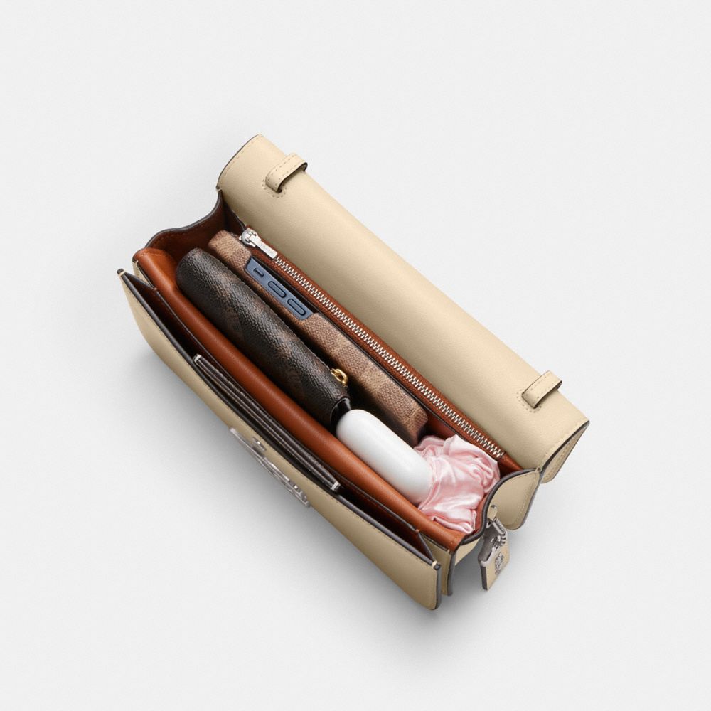 COACH®,Idol Bag 23,Leather,Shoulder Bag,Logo,Metal,Gold Metal,Day Party,Beige,Inside View,Top View