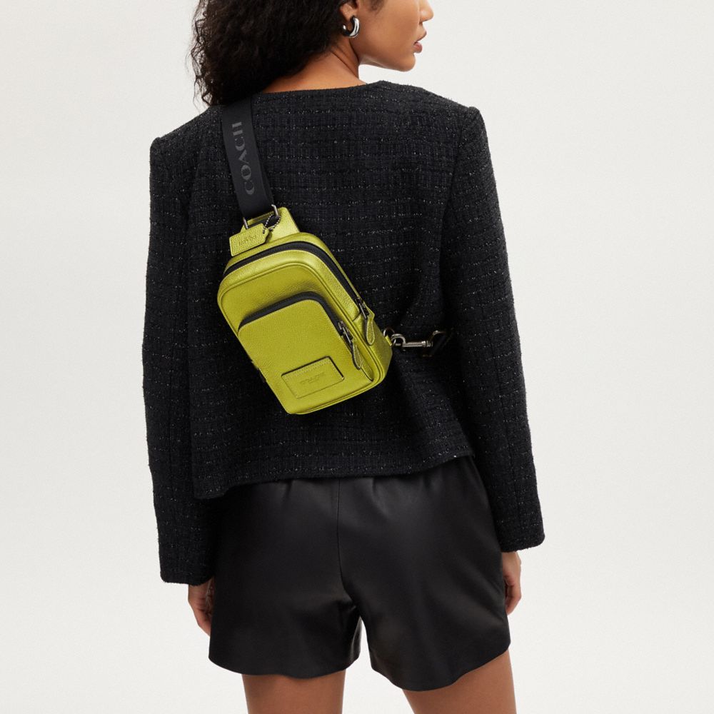 COACH®,SAC DE PISTE 14,Qb/Citrine métallique,Angle View
