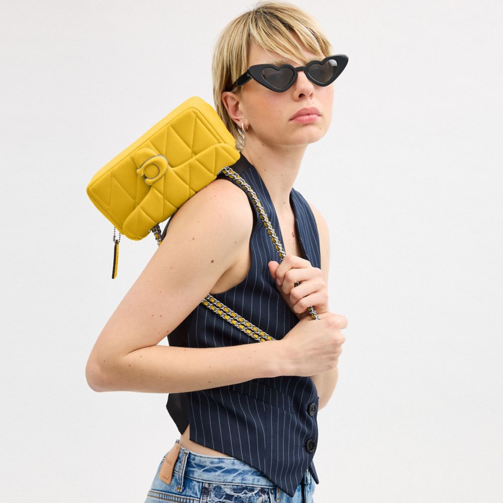 COACH®,SAC PORTÉ-ÉPAULE TABBY 20 MATELASSÉ,Cuir nappa,Argenté/Canari,Detail View